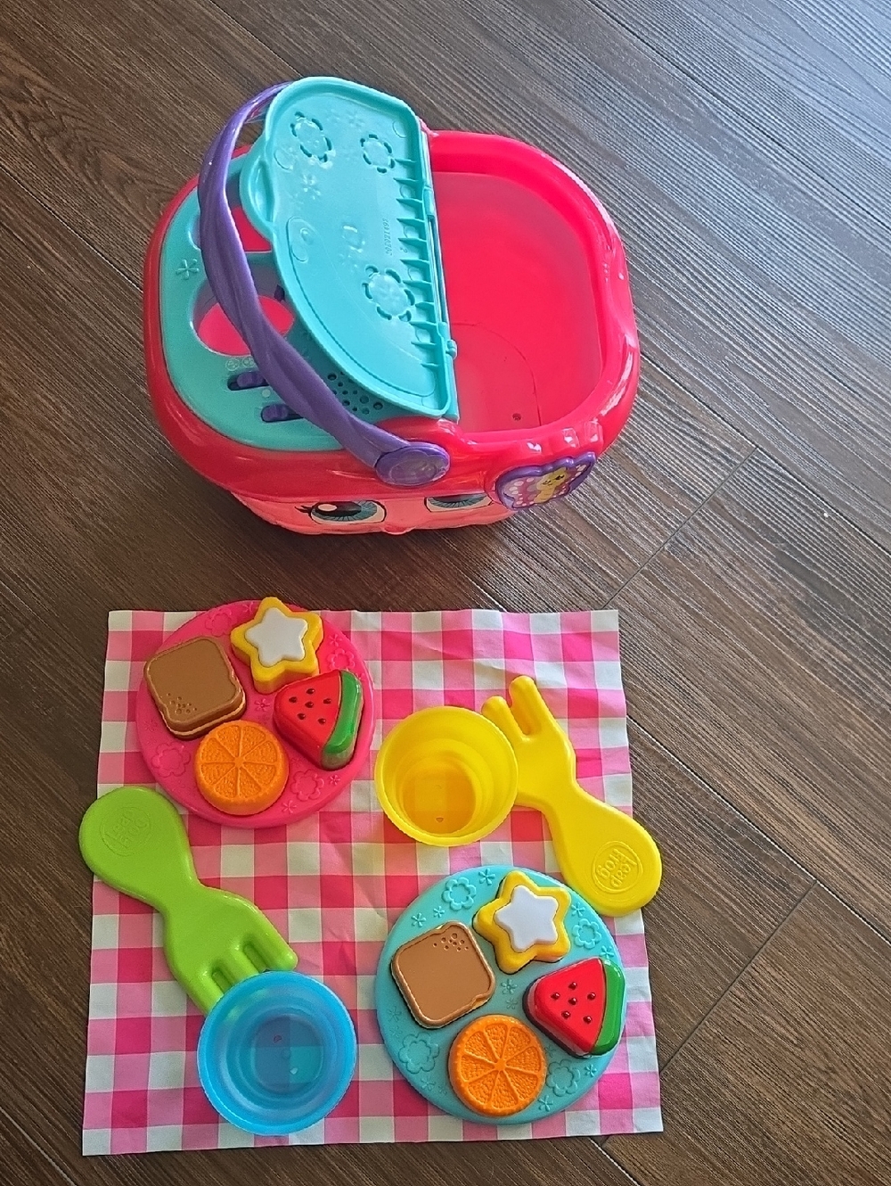 Leap Frog Shapes And Sharing Picnic Basket - Picture 4 of 4